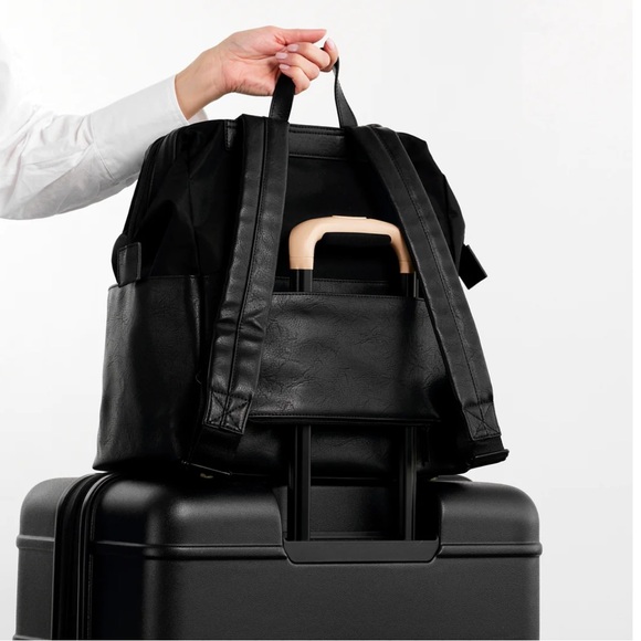 BIES The Backpack Diaper Bag in Black - Picture 6 of 16